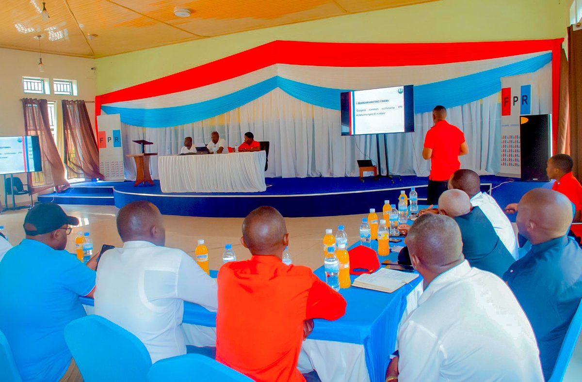 RpfGatsibo's tweet photo. Kuri uyu wa Gatandatu Umuyobozi Chairman w’Umuryango FPR INKOTANYI @RichardGasana, yayoboye inama ya Komite Nyobozi yaguye, igamije kurebera hamwe imyanzuro yafashwe mu nama nkuru ya Biro politike no kurebera hamwe ibyafasha urubyiruko. 
@rpfinkotanyi
@RwandaLocalGov
@RwandaEast https://t.co/wftN8XgB9Z
