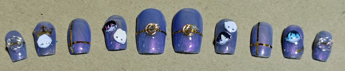 menou_dao's tweet photo. ライブ用のネイルチップ完成✨️

本当は予備も作りたかったけど、同じの作れる気がしないので、1個を大事に着けます！！

眠くなったので、リボンとかはまた明日にします🎶 https://t.co/roGroxTiSi
