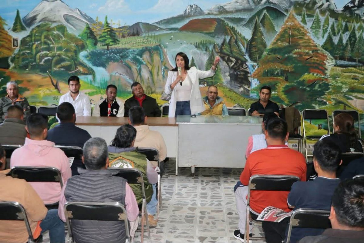 CongresoPue's tweet photo. 🌄✨La Diputada @AngieAlvaradoJ , como parte del trabajo en territorio, continúa impulsando el desarrollo de la región #IztaPopo, a través del programa #ObraComunitaria.

A través de la asistencia y desarrollo de estas sesiones en San Agustín #Atzompa, #Chiautzingo, se trabaja para fortalecer el potencial turístico de esta comunidad🤝🌿.

#LXIILegislatura #CongresoDePuebla