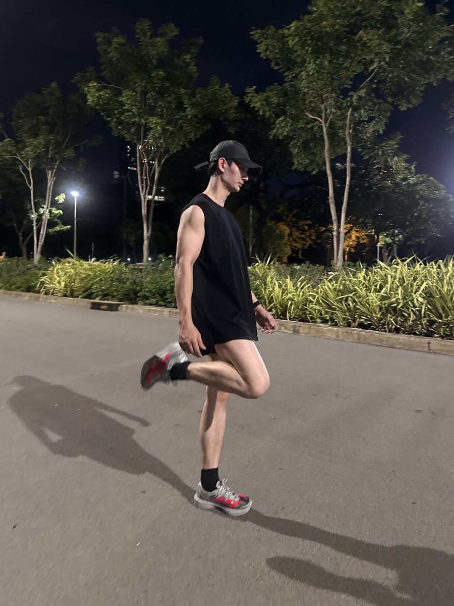 pavelphoom's tweet photo. โดนนกสวนลุมเจิม #pavelphoom https://t.co/PrRYhWkF5u