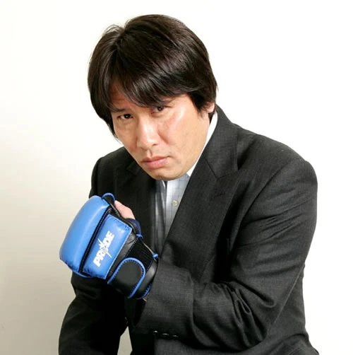 Acrux_Ander's tweet photo. Me hace gracia que mientras el resto de mangakas evitan dar su rostro (hasta Toriyama lo hacía), tienes a Kurumada que tiene como mil fotos en varias secciones de fotos.

Solo a él y Araki veo que nos les molestaba tanto el tomarse fotos. https://t.co/UGJAOwu50j