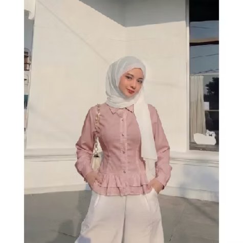 xzewdi's tweet photo. Blouse ini beneran simple tapi keliatan rapi &amp; manis dipake 🫶
Bahannya ringan, nyaman, cocok buat daily ataupun hangout ✨

https://t.co/omThScIkGt https://t.co/BHfX9OFwKA