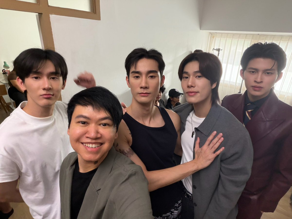 rknshimuralvr's tweet photo. damn whole house gay as hell

#PeachAndMeSeriesFinalEP https://t.co/LYW8Rsx8Sz