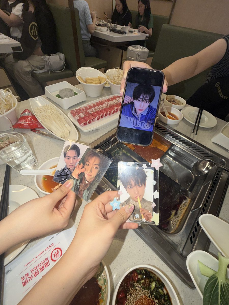eug0621's tweet photo. 우리 분명 하나엿는데... https://t.co/6D5oornQKr