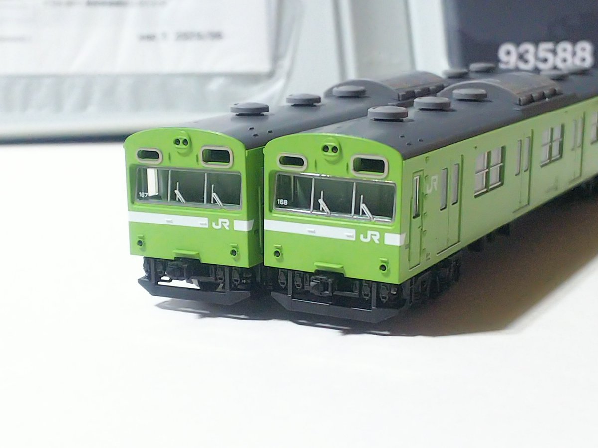 keno103115's tweet photo. タカラトミーモールで予約していた103系NS401編成が到着。1セットはそのままNS401編成に、2セット目はNS414編成としてクハ103-168→135，167→127にして屋根をTOMIX大阪環状線の特別企画品に入っている金枠ドア車と交換、クハ103-9～168を再現する予定。いつ製作着手できるか知らんけど（笑） https://t.co/BvkySCsI4F
