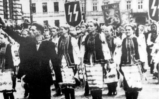 DanutaHejman's tweet photo. @0DonaldTrumpJrQ Ukrainians don't know their own history, and those who do deliberately distort it. They readily call others Nazis, even though they were the ones who supported the Nazis by voluntarily joining or supporting German forces, and 🇺🇦women greeted German troops entering🇵🇱 with flowers. https://t.co/wO0mF9njhb