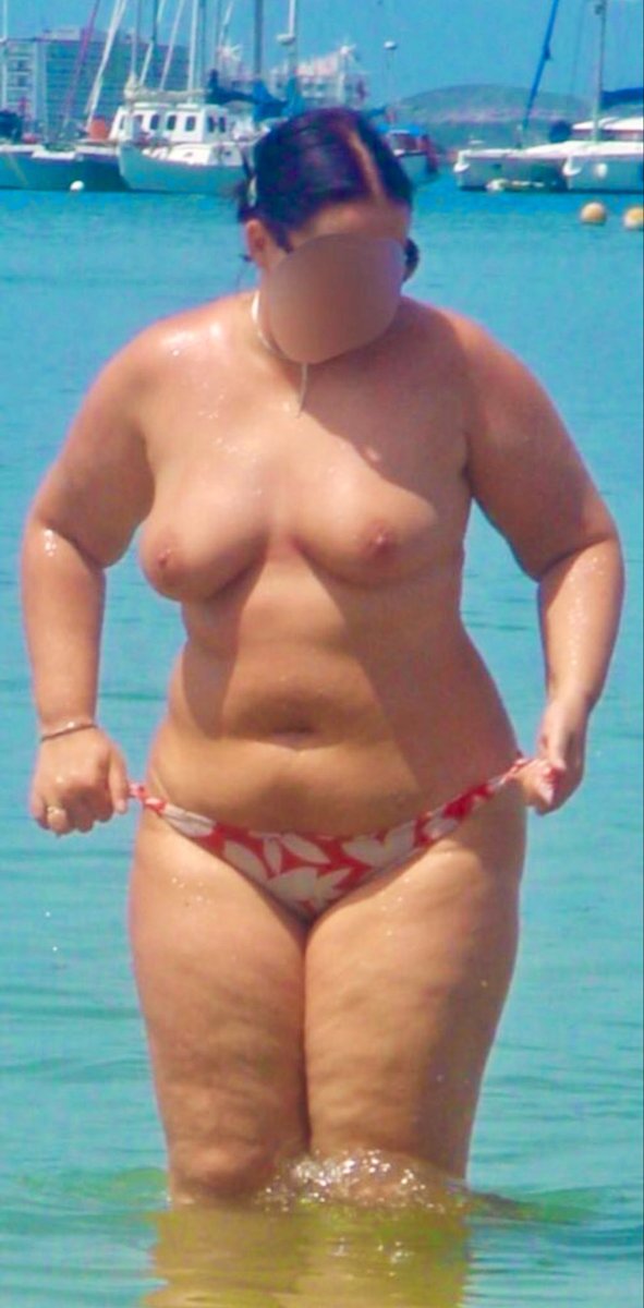 bbwenglishwoman's tweet photo. 20yrs difference between the 2 pics plus 1 child, breast cancer, chemotherapy and radiotherapy..
1st pic of Englishwoman was in 2005 in Ibiza when she was 26.
The 2nd pic of her was 2025 in Majorca when she was 46 https://t.co/PXJFZvX5Ly