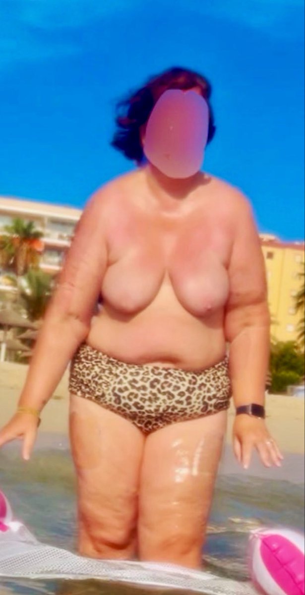 bbwenglishwoman's tweet photo. 20yrs difference between the 2 pics plus 1 child, breast cancer, chemotherapy and radiotherapy..
1st pic of Englishwoman was in 2005 in Ibiza when she was 26.
The 2nd pic of her was 2025 in Majorca when she was 46 https://t.co/PXJFZvX5Ly