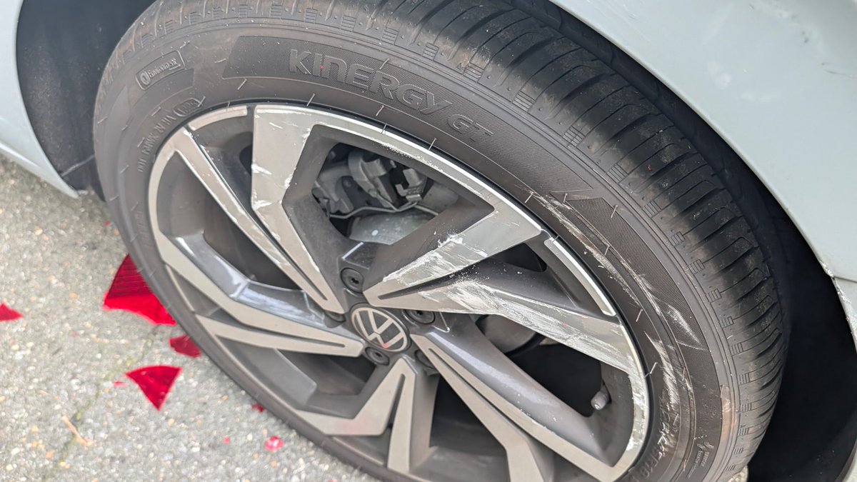 Ami_Elizabeth95's tweet photo. My sister in law backed into my car this morning 😭 how’s your weekend going? https://t.co/X8QTGvOte9