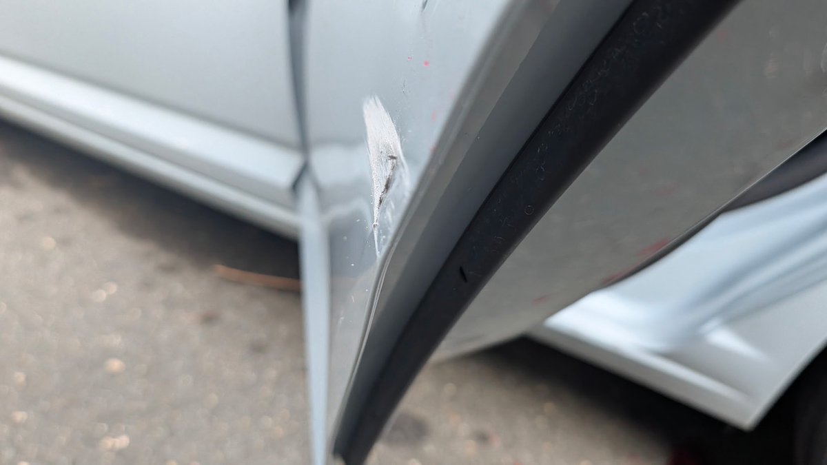 Ami_Elizabeth95's tweet photo. My sister in law backed into my car this morning 😭 how’s your weekend going? https://t.co/X8QTGvOte9