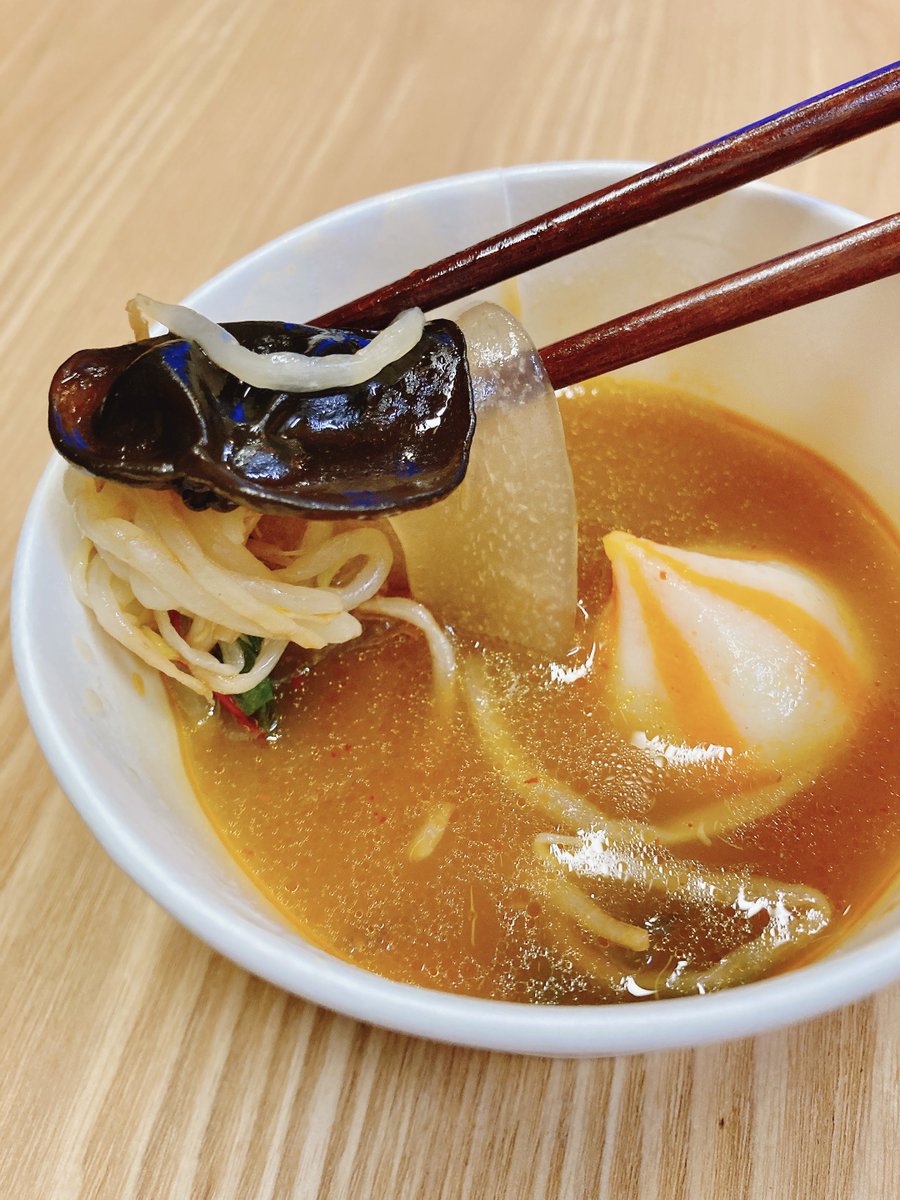 mynkcoffee's tweet photo. 初・麻辣湯🍜

見慣れない具材は、サツマイモ春雨と魚卵入り魚団子🍠🐟
スープには麻辣湯&amp;鶏白湯スープの素・五香粉・ごま油などを使用。

かなり辛いけど、スパイシーでクセになる味。
この後、ゆで卵と鶏胸肉を投入したら、ボリューム感と美味しさがアップ！
辛さが少しまろやかになり一石三鳥😋 https://t.co/ZKClgqWsSi