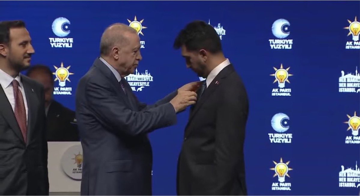 HamHaberX's tweet photo. #SONDAKİKA | CHP'li Tuzla Belediye Başkanı Eren Ali Bingöl ve Çekmeköy Belediye Başkanı Orhan Çerkez ile CHP'den istifa eden Şile Belediye Başkanvekili Sacit Terzi, AK Parti'ye katıldı. https://t.co/5V4YDpB6H8
