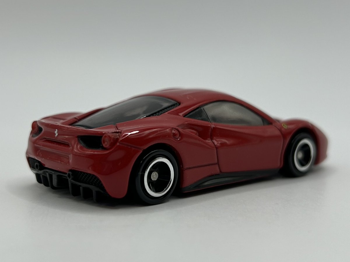 Sereon0107's tweet photo. #トミカ 
フェラーリ 488 GTB

〇…作り込まれたクリアパーツ

✕…安全性の都合かAピラーが太い https://t.co/0lLF5BVfzy
