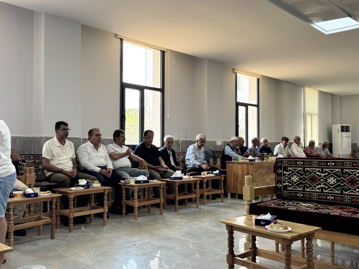 AkPartiBismil's tweet photo. 📍Bismil-Safirkent Taziye Evi

İl başkanımız sayın Hamit Sümer, İlçe başkanımız sayın Muzaffer Cengiz Özaydın, il başkan yardımcılarımız ve yönetim kurulu üyelerimiz ile ;

Aydın ilesinin taziyesine katılıp başsağlığı dilediler.

Merhuma allahtan rahmet, kederli ailesine sabır diliyoruz.