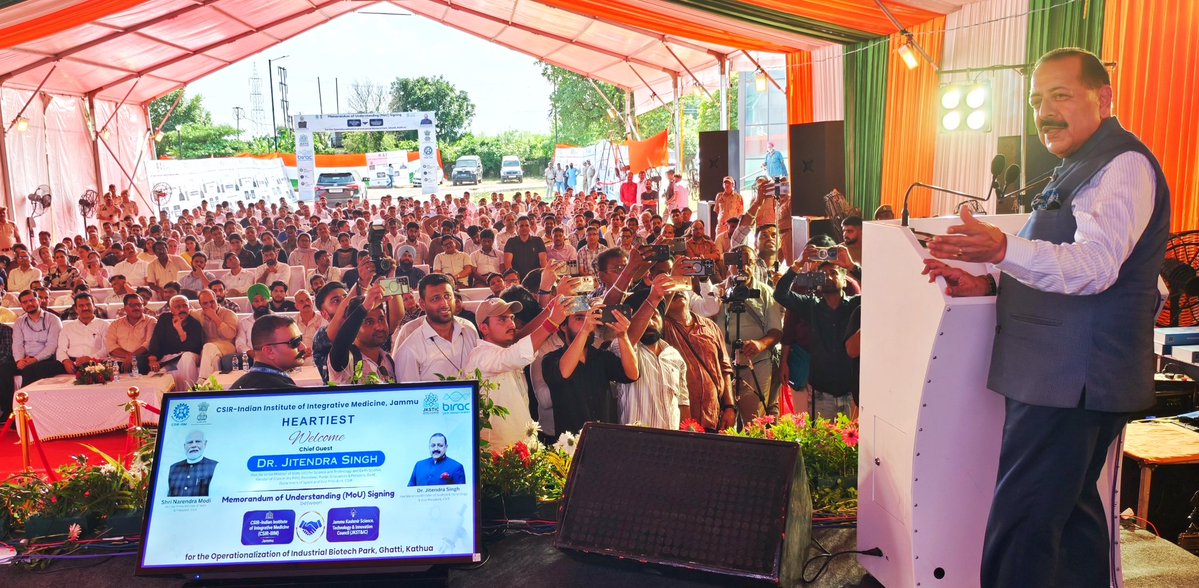 DrJitendraSingh's tweet photo. My address at the MoU signing ceremony between CSIR-Indian Institute of Integrative Medicine #CSIR-IIIM and Jammu & Kashmir Science, Technology & Innovation Council (JKST&IC) for the operationalisation of the Industrial Biotech Park at Ghatti, #Kathua.

Key Takeaways:
"Established as North India's first Industrial Biotech Park, the Kathua Biotech Park already houses a BIRAC BioNEST Incubator, which is currently supporting 15 #StartUps, while CSIR-IIIM is conducting job-oriented skill development programmes to prepare young entrepreneurs and professionals for the biotechnology sector.

Jammu and Kashmir is rapidly emerging as a major biotechnology and innovation destination, and the operationalisation of the Industrial Biotech Park at Ghatti, Kathua is set to provide a major boost to StartUps , entrepreneurship and research in the region. Purple revolution born from here has become the face of Jammu & Kashmir, and Jammu & Kashmir, in turn, has earned national recognition through it, inviting laudatory mention in PM Sh @narendramodi's "Mann Ki Baat" and an Aroma Mission tableau in Republic Day parade at Kartavya Path.

Kathua Biotech Park promotes medicinal and aromatic plants of Jammu & Kashmir and Ladakh, while encouraging green-category industries and environmentally sustainable enterprises. It is equipped with advanced facilities including herbal extraction, fermentation, distillation, tissue culture etc, as well as facilitation for commercial transfer".