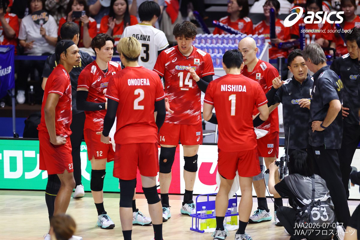 ASICS_JP's tweet photo. #バレーボール男子日本代表​
アメリカとの激戦の末、決勝進出ならず。​

最後の一球まで諦めずに戦う姿が、​
多くの人の心を動かした。

日本代表の健闘に、惜しみない拍手を。

@JVA_Volleyball
#ASICSVolleyball https://t.co/Q3B6Pz5X9U