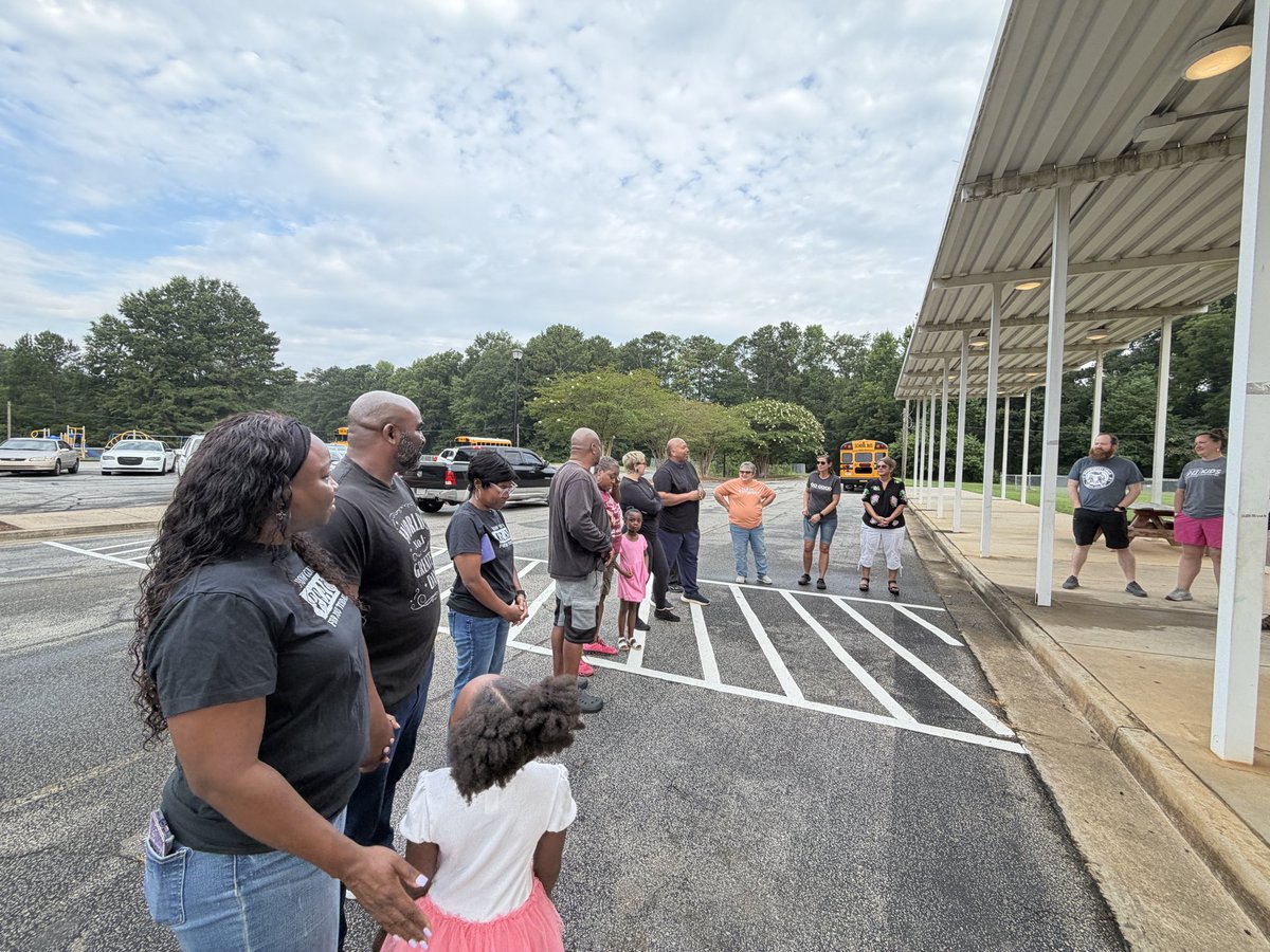 KimLunn17's tweet photo. Thank you to our Hampton community and local churches who came together as part of Pray4Schools to pray for our School, Students Staff and families as we begin a new school year. @HES_HCS @michellewil2 @mrsj_cohen @HenryCountyBOE #HESproud @DebbieSkaggs8 https://t.co/r4LKc27Dzw