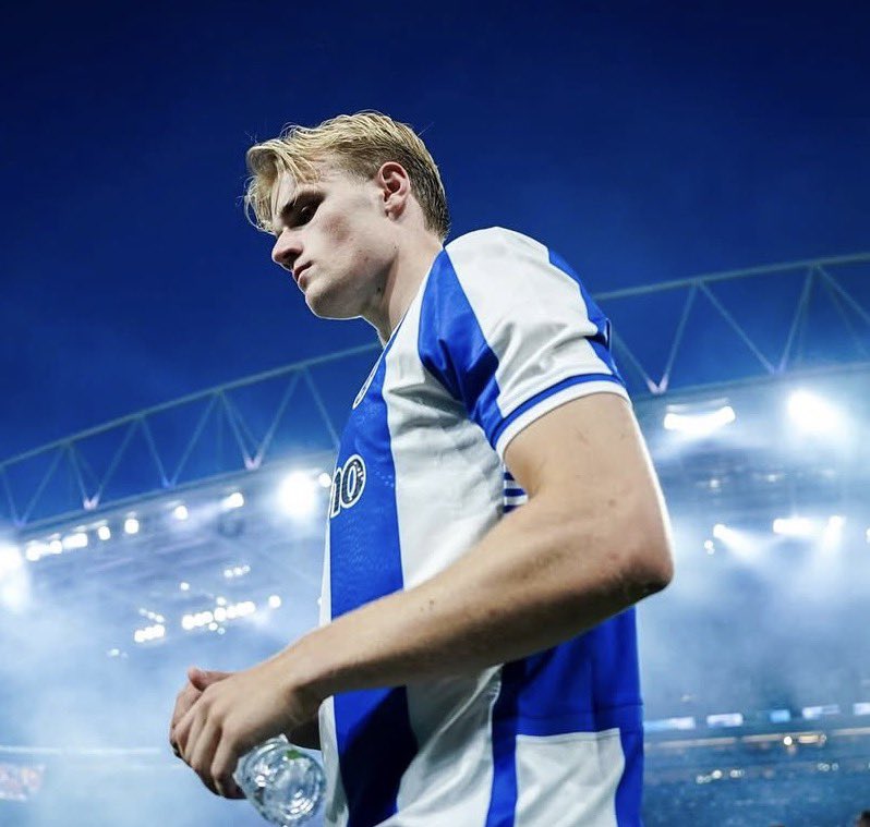 _BeFootball's tweet photo. 🚨 WOOOW : PORTO A FIXÉ LE PRIX DE VICTOR FROHOLDT 🇩🇰 (2006) À 85 M€ !!!! 🤑💙🤍

(@cmjornal) https://t.co/BAoEL3ozPA