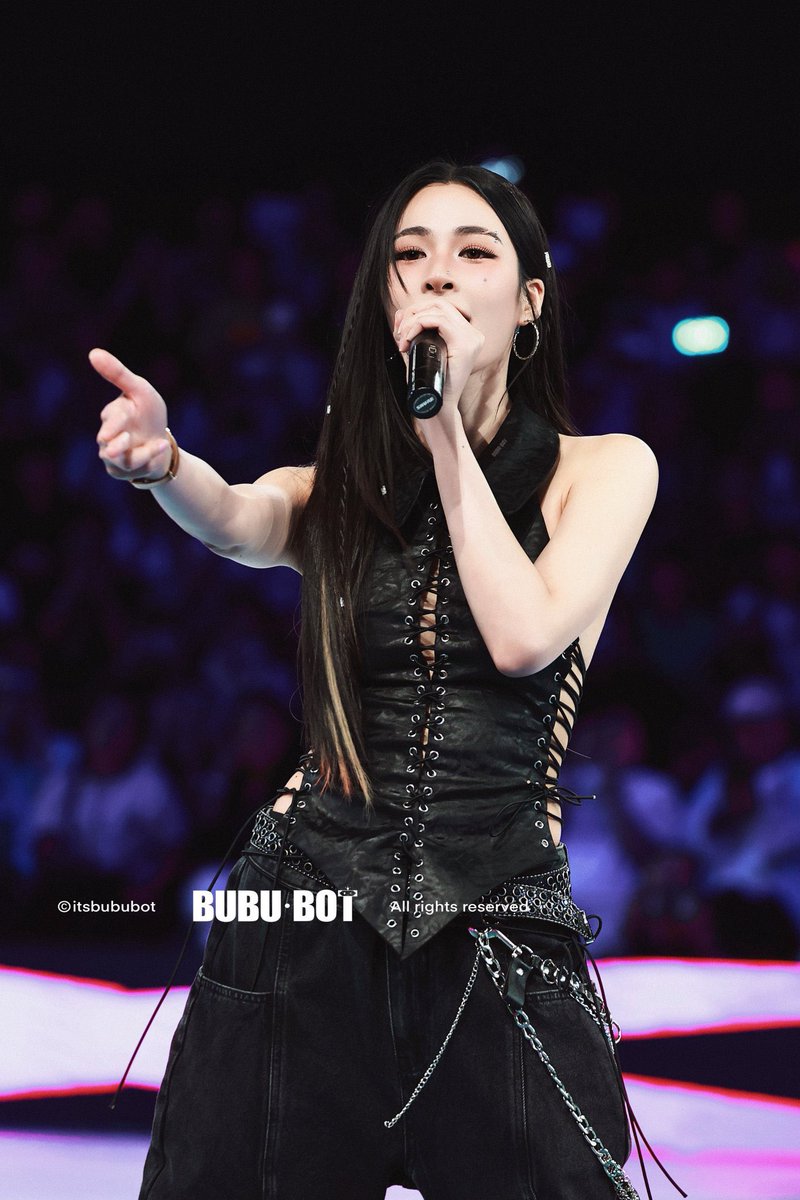 bubuuqy's tweet photo. ผมรักจารย์หลิงว่ะ บนโลกนี้มีเมะเป็นล้านคน แต่ผมให้จารย์หลิงเป็นเมะที่สุดในใจ ชุดไหนทรงผมไหนก็ไม่ต้านความเมะได้ บาร์เมะสูงยิ่งกว่ายอดเขาเอเว่อเรส ชุดเสวหน้าหวานพฤติกรรมโคตรเมะ ยูเนสโก้ทำไมยังไม่ยกให้เป็นมรดกเมะแห่งชาติอีกวะ ให้เลยอ่ะจารย์หลิง born to be เมะ https://t.co/BmA3x3AauG