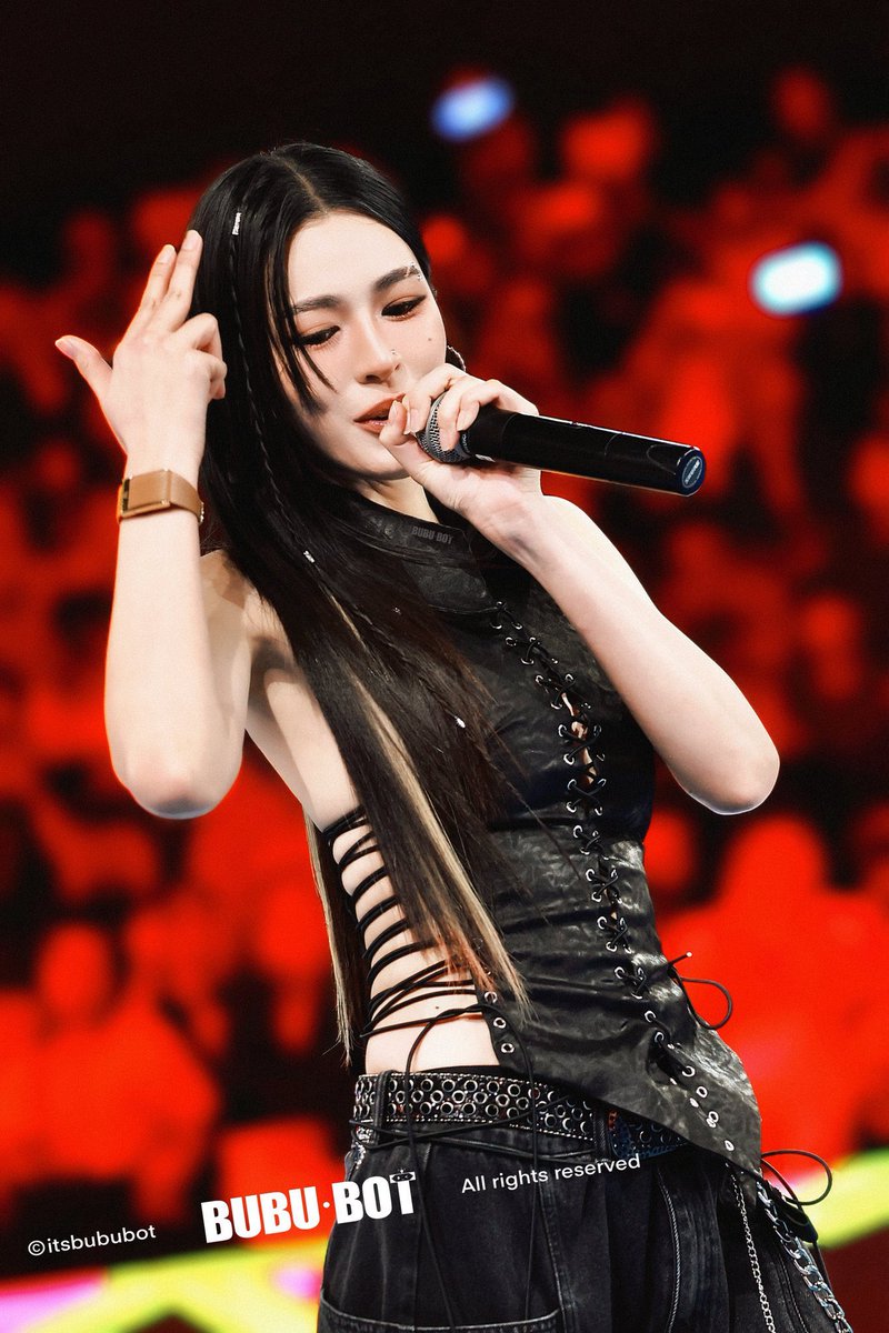 bubuuqy's tweet photo. ผมรักจารย์หลิงว่ะ บนโลกนี้มีเมะเป็นล้านคน แต่ผมให้จารย์หลิงเป็นเมะที่สุดในใจ ชุดไหนทรงผมไหนก็ไม่ต้านความเมะได้ บาร์เมะสูงยิ่งกว่ายอดเขาเอเว่อเรส ชุดเสวหน้าหวานพฤติกรรมโคตรเมะ ยูเนสโก้ทำไมยังไม่ยกให้เป็นมรดกเมะแห่งชาติอีกวะ ให้เลยอ่ะจารย์หลิง born to be เมะ https://t.co/BmA3x3AauG