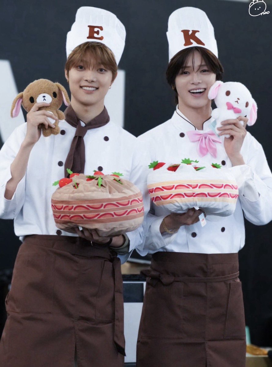 bunniewiju's tweet photo. KJOO 😭💔 THEY LOOK SO HAPPY TO BE CHEFS TOGETHER https://t.co/lLChwZvNgj