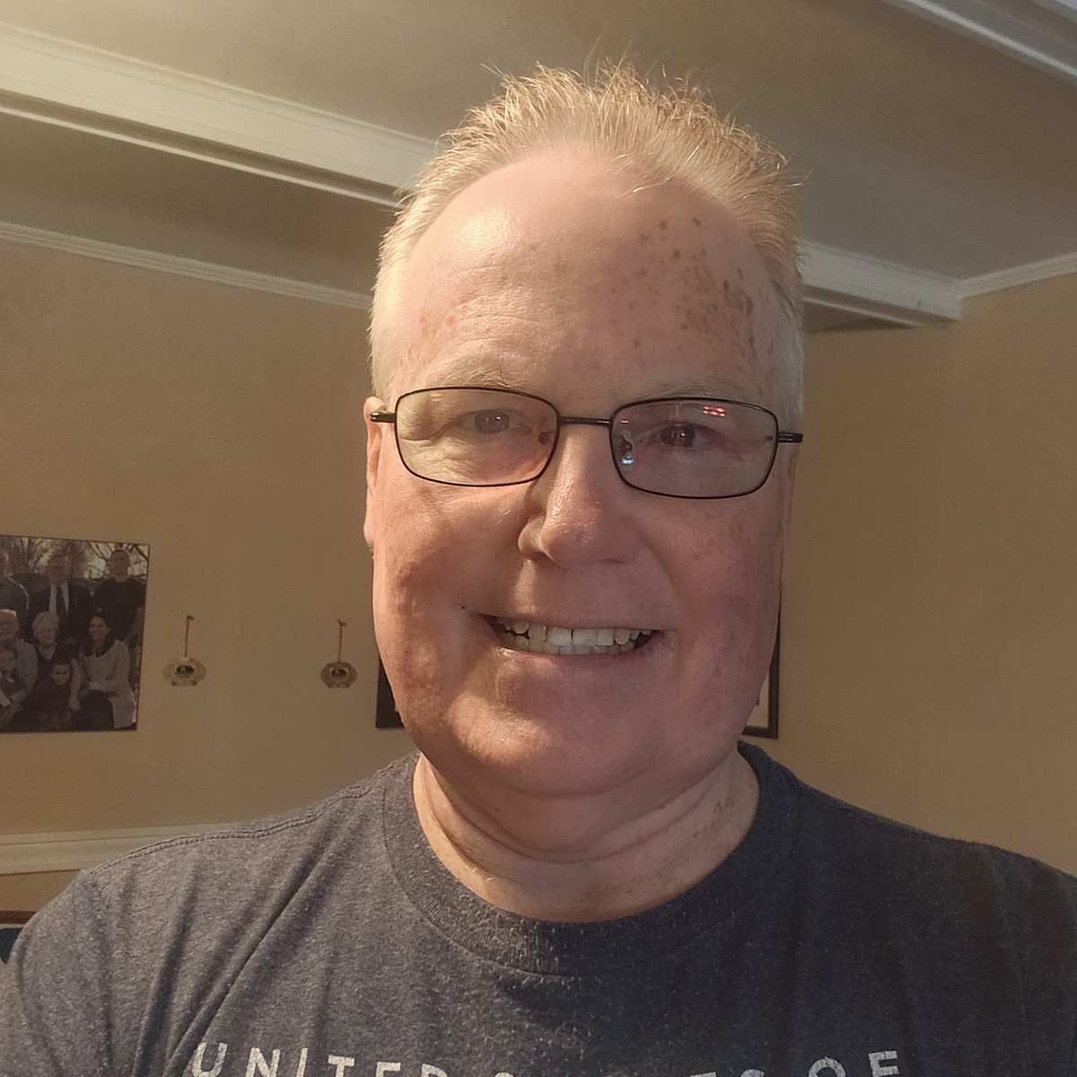 rsteved's tweet photo. Just got home after Annette cut my hair at @GreatClips in Mehlville's Tenholder Plaza. As usual, it was a great job. #greatclips #haircut #stlouis https://t.co/s8JNfjqp1J