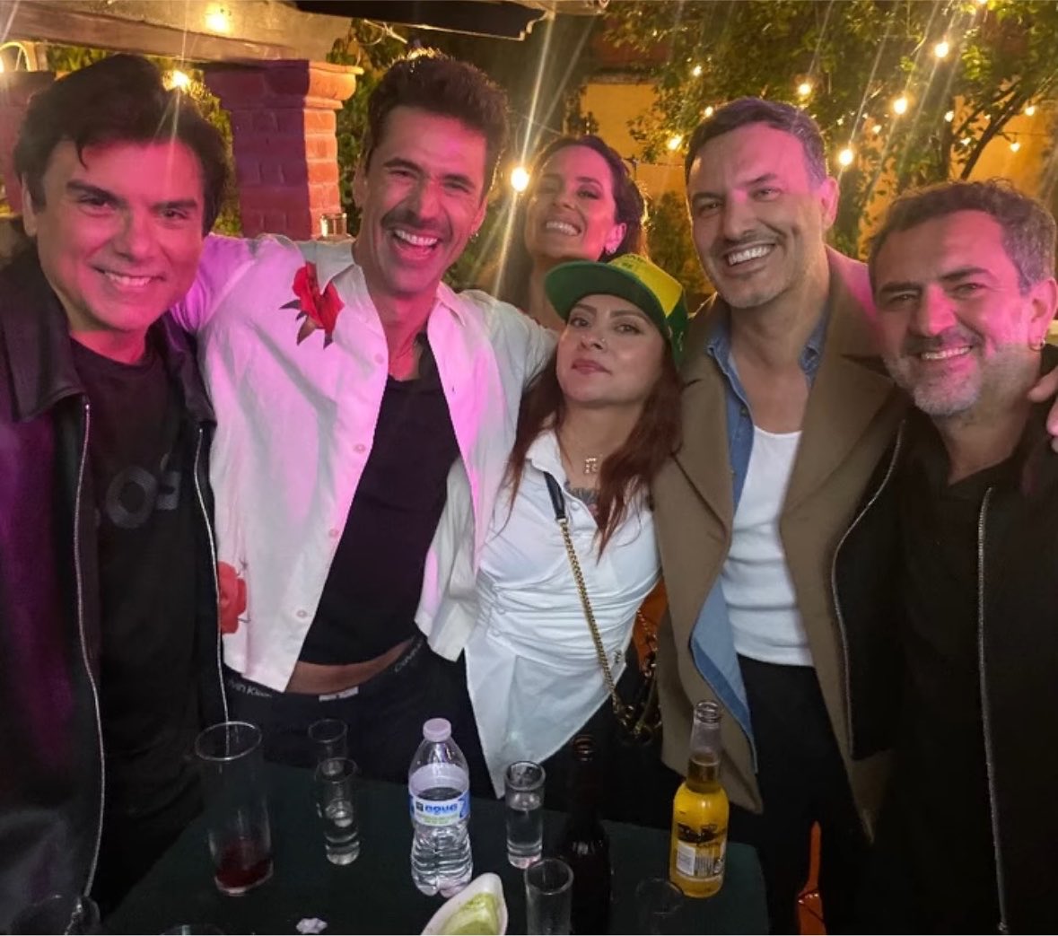 fiore31fil's tweet photo. maya y sus galanes 😮‍💨🫦 mi amiga no es tímida ni a palos 🙂‍↔️ #ElRenacerDeLuna https://t.co/NOa73VtD2A
