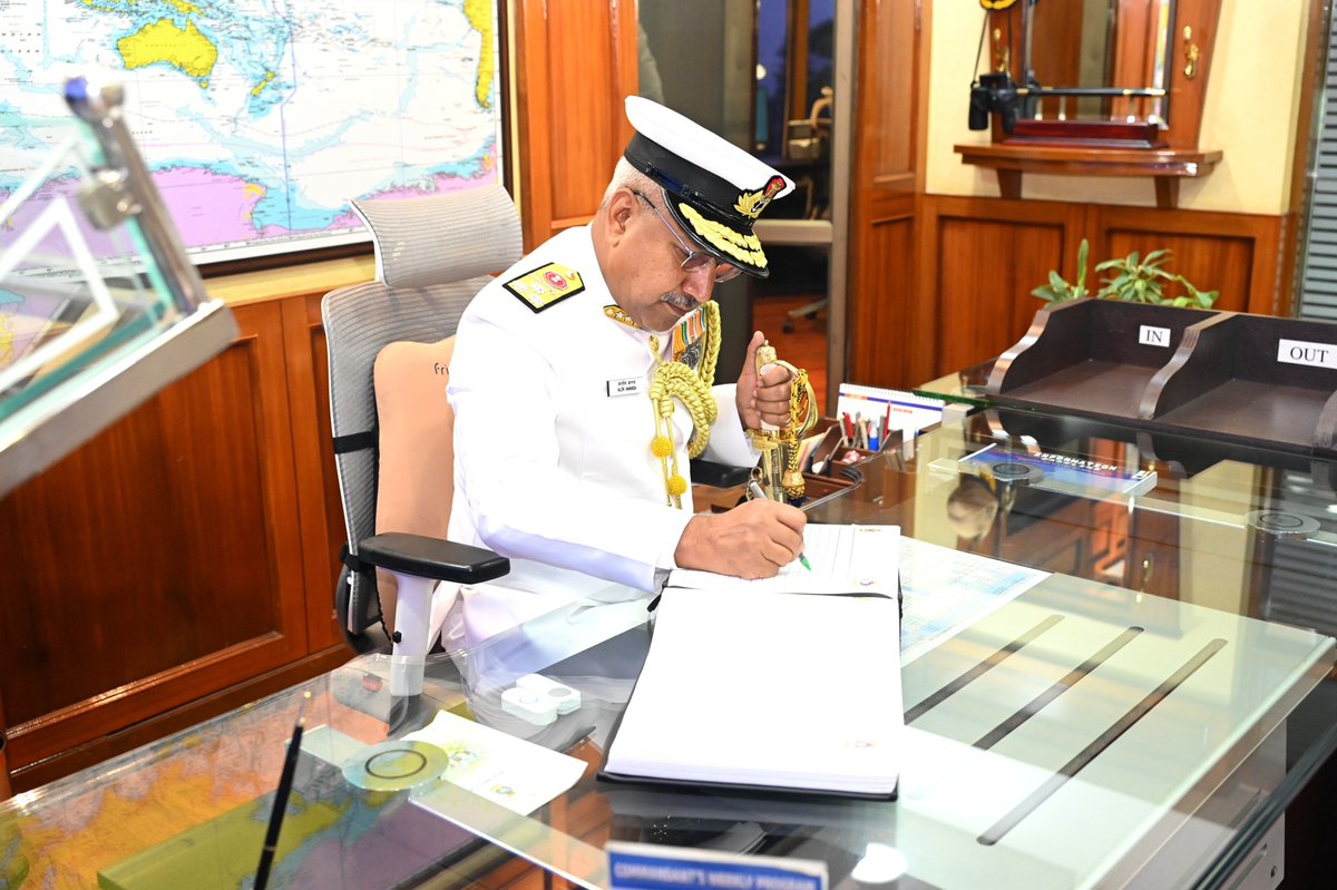 IN_NavalAcademy's tweet photo. Vice Admiral Alok Ananda, YSM assumed charge as the 13th Commandant of the Indian Naval Academy, Ezhimala, taking on the baton from Vice Admiral Manish Chadha, AVSM, VSM

An alumnus of the Naval Academy, Goa, and a Navigation & Direction specialist, he is a graduate of the #DSSC, Wellington, and the #NDC, Thailand. Over three decades of distinguished service, he has commanded INS Ghorpad and INS Satpura, served as an instructor at the #NDA, Khadakwasla, the Navigation & Direction School, Kochi, and #DSSC, Wellington, besides holding key appointments at Naval Headquarters, including Commodore Naval Operations and Assistant Chief of Naval Staff (Policy & Plans). Prior assuming this appointment he was the Flag Officer Commanding Eastern Fleet 

#IndianNavy #IndianNavalAcademy #Ezhimala #NavalLeadership