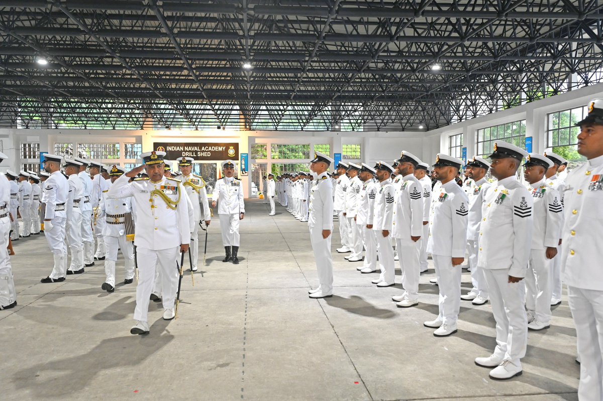 IN_NavalAcademy's tweet photo. Vice Admiral Alok Ananda, YSM assumed charge as the 13th Commandant of the Indian Naval Academy, Ezhimala, taking on the baton from Vice Admiral Manish Chadha, AVSM, VSM

An alumnus of the Naval Academy, Goa, and a Navigation & Direction specialist, he is a graduate of the #DSSC, Wellington, and the #NDC, Thailand. Over three decades of distinguished service, he has commanded INS Ghorpad and INS Satpura, served as an instructor at the #NDA, Khadakwasla, the Navigation & Direction School, Kochi, and #DSSC, Wellington, besides holding key appointments at Naval Headquarters, including Commodore Naval Operations and Assistant Chief of Naval Staff (Policy & Plans). Prior assuming this appointment he was the Flag Officer Commanding Eastern Fleet 

#IndianNavy #IndianNavalAcademy #Ezhimala #NavalLeadership