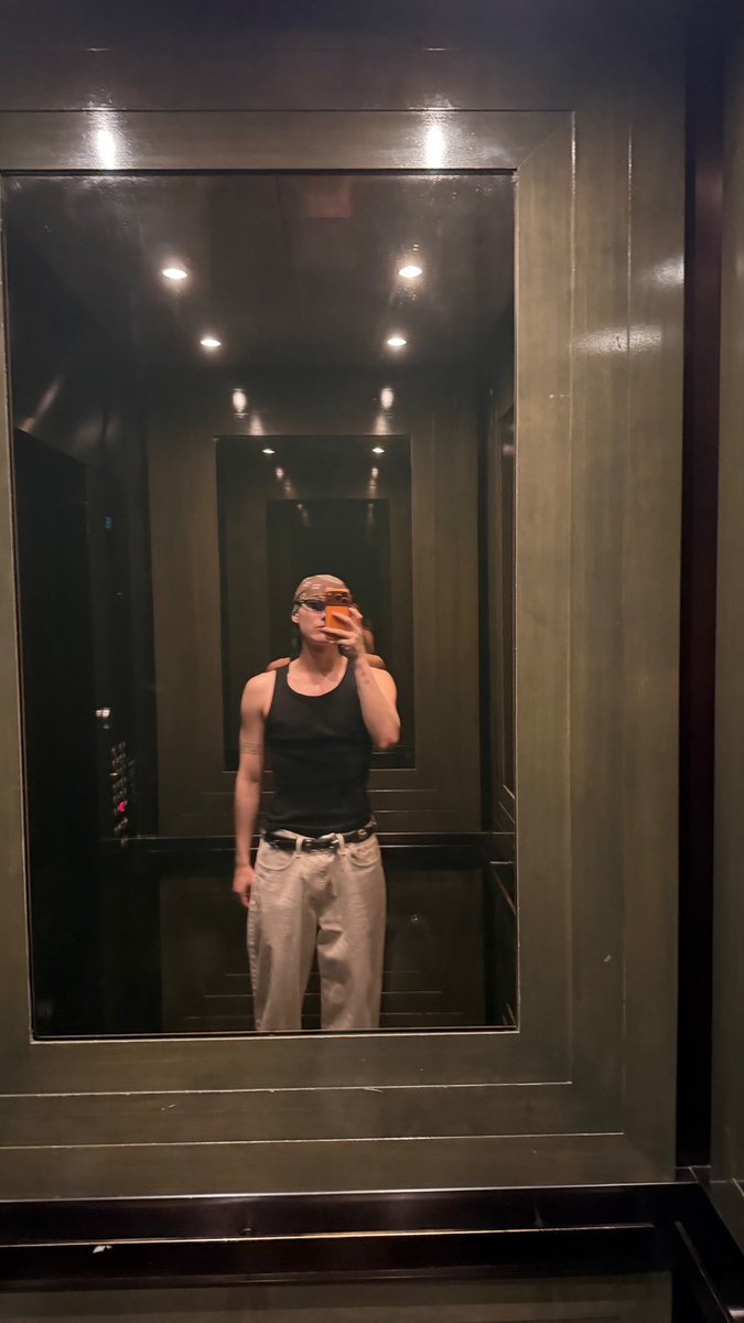 cho181_'s tweet photo. 오 나 오늘 하의 이렇게 입음
한 52년 좋아하니까 텔레파시로 커플룩입기 가능수준 https://t.co/ldfTAVHIui