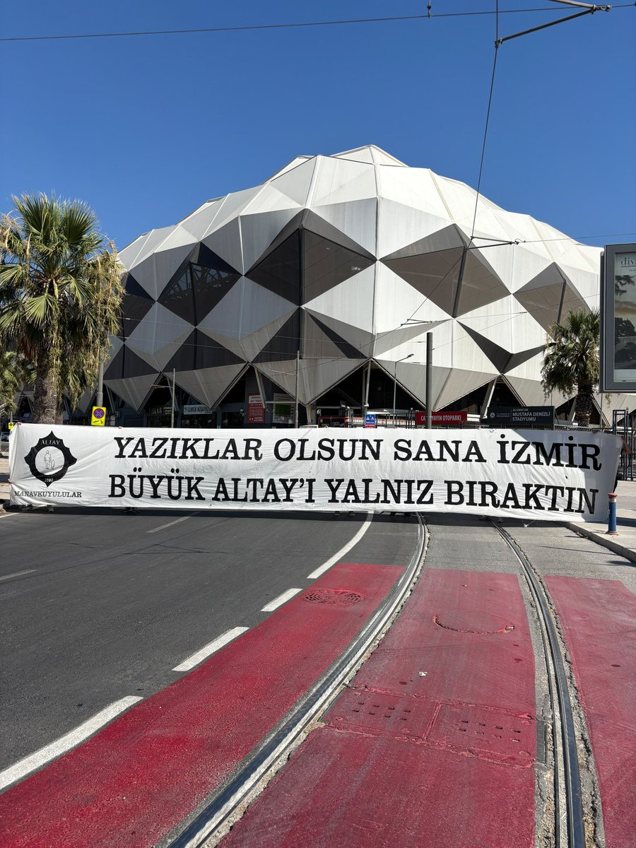 Manavkuyulular's tweet photo. Bu Pankart İZMİR’İN VİCDANINA Asıldı ❗️❗️❗️ https://t.co/PaBs8Xy2xK