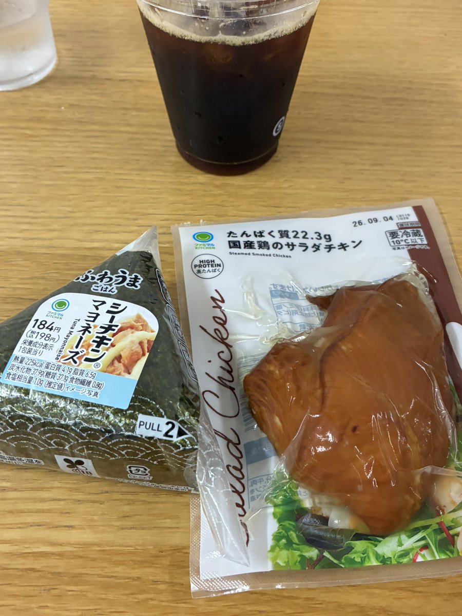 candylalacham's tweet photo. 朝　プロテイン　ゆで卵
昼　サラダチキン　ツナマヨおにぎり
おやつ　ポテトサラダ　サラダチキン
夜　砂肝ニンニク焼き　納豆巻き オイコス

今日は全部コンビニだったけど、マックをさけるとこうなった😆
コンビニ久々食べたけどおいしいねぇ
明日は早起きがんばりゅ
乙(ꕤ ॑꒳ ॑*)ﾉ

#食事記録 https://t.co/oW4v8sDthc