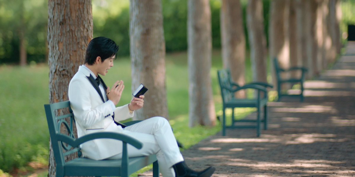 GMMTV's tweet photo. แล้วคนที่มองพี่เคียนด้วยสายตาที่เต็มไปด้วยความรักมากที่สุดจะเป็นใครไปได้นอกจากลูกพีช ❤️ ตั้งแต่วันนั้นจนถึงวันนี้ที่ได้รักกัน ไม่มีวันไหนเลยที่ลูกพีชจะไม่รักพี่เคียนจริง ๆ สินะ ผมเข้าใจแล้ว น่ารักมาก ฮือ
#PeachAndMeSeriesFinalEP
@ppnaravit @phuwintang https://t.co/8PJ5ezBPZN