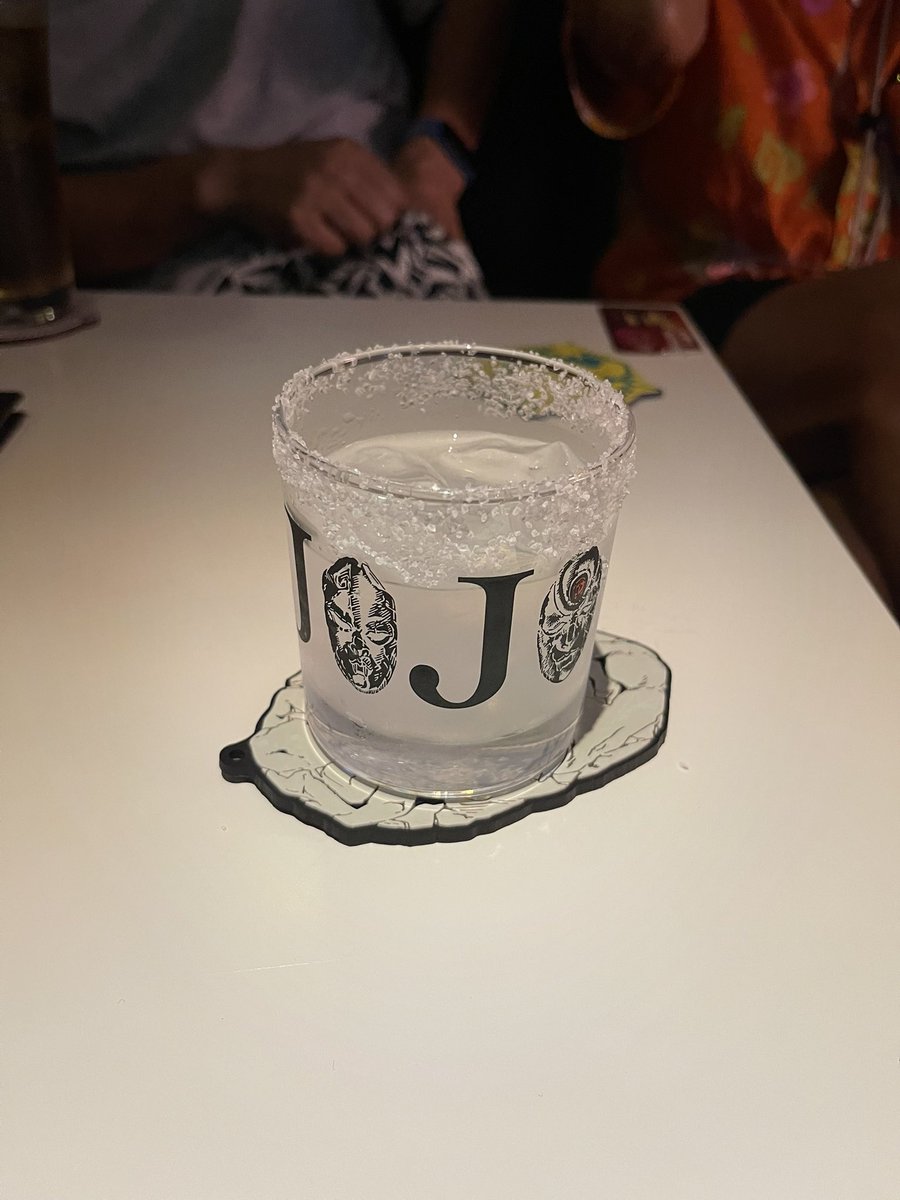sauna_hirokichi's tweet photo. 酒！飲まずにはいられないッ！！

サウナ×ジョジョ　好きな人たちが集まるという神みたいな会が開催されました最高かッ https://t.co/NOBehHMUP2