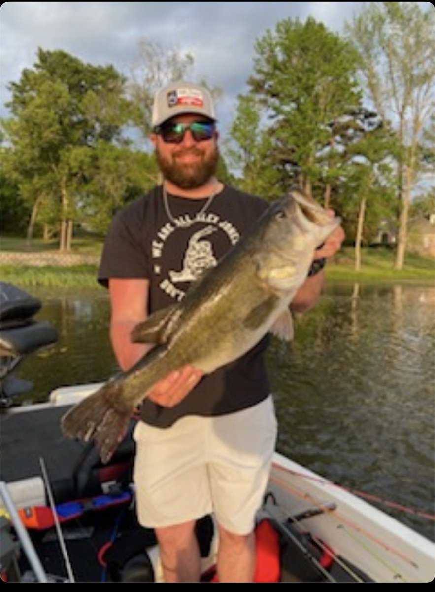2A4Lifee's tweet photo. @BROUMLEYF_C @RealAlexJones @RealAlexJones makes some good fishing gear too…. 😎 https://t.co/7XTEaeGgqA