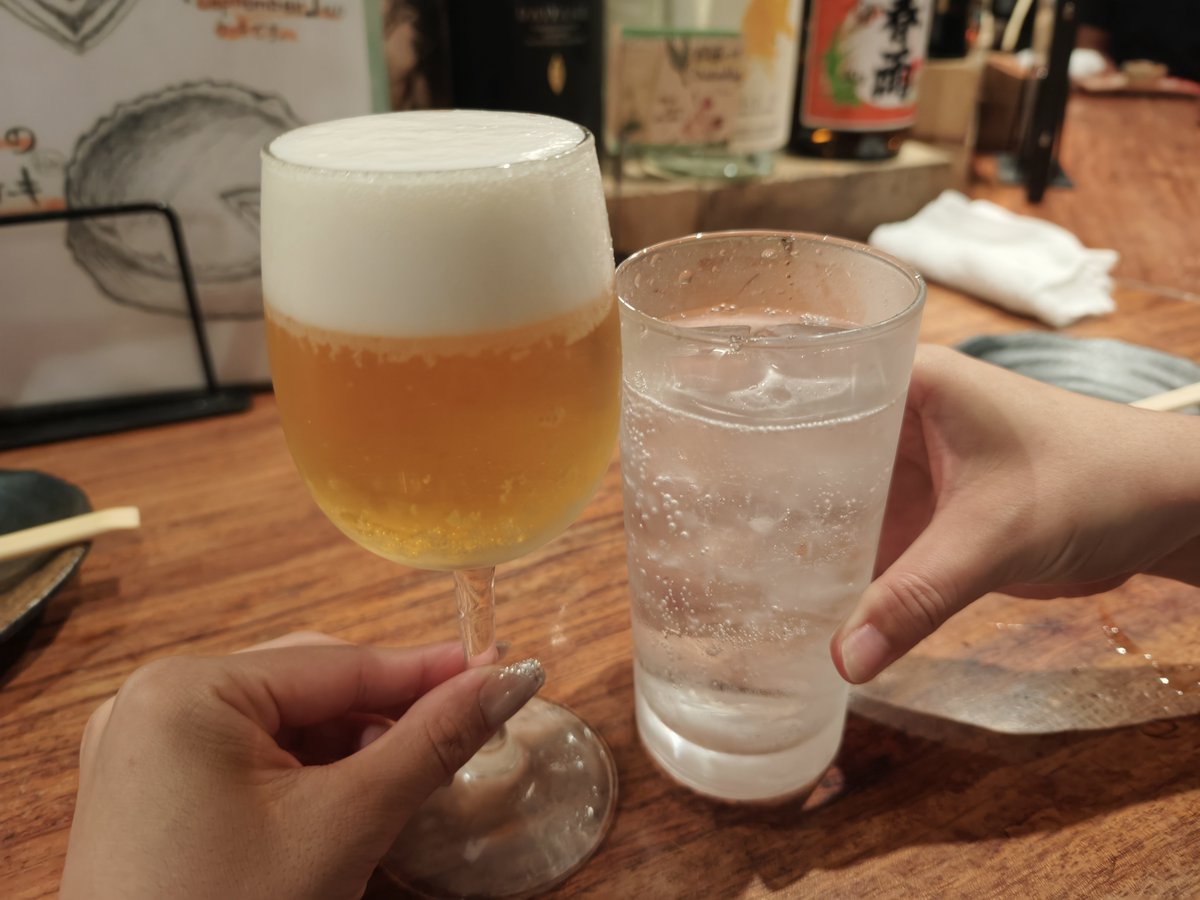 __a__85's tweet photo. フェ後の店でRADかけてもらってて最高楽しいご飯も酒も美味しい☺️ᩚ https://t.co/xCtsGbOyxP