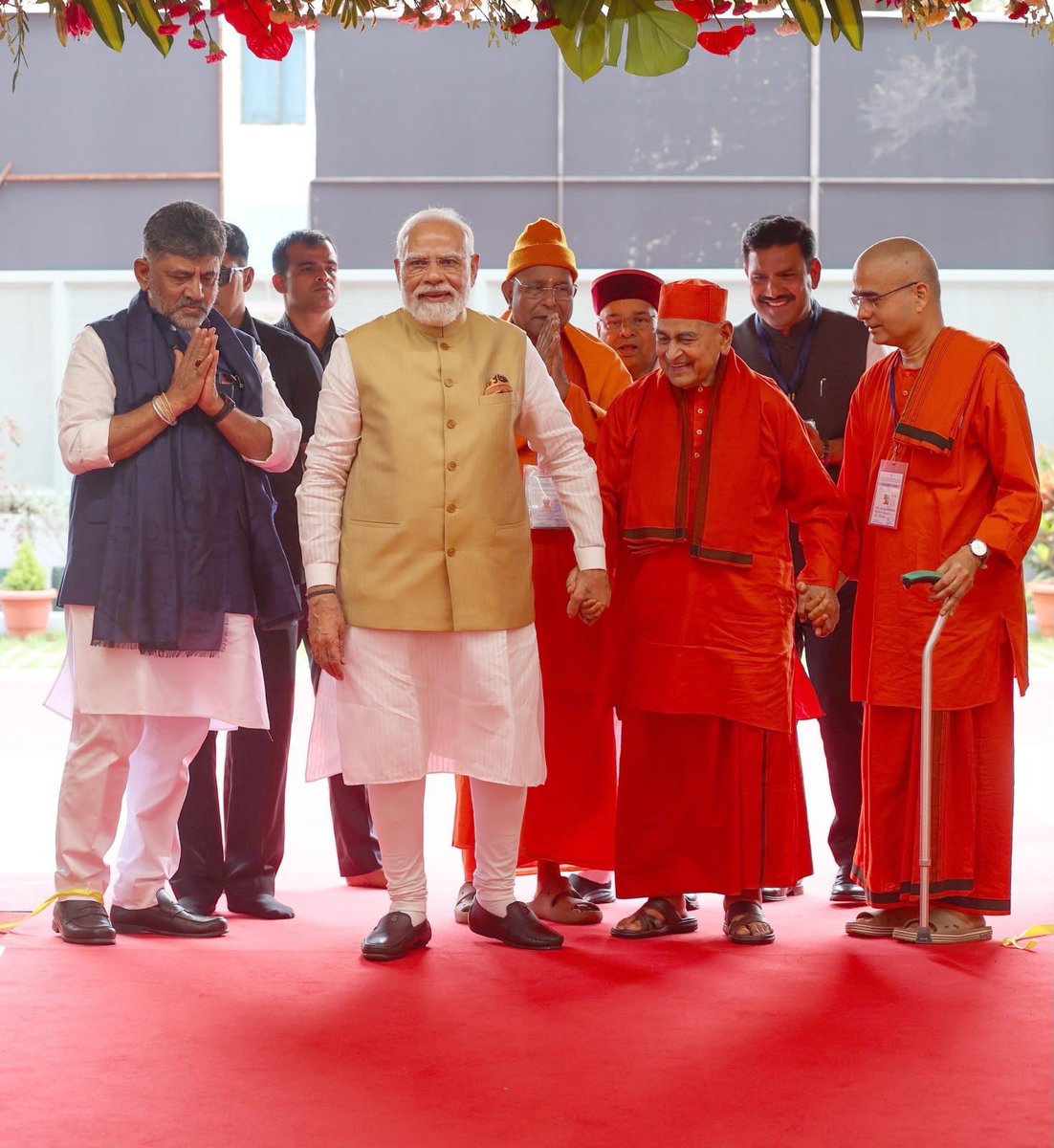 BJP4India's tweet photo. In pictures. 🔽

PM Modi inaugurated the Viveka Smaraka in Mysuru, a centre dedicated to empowering the youth and promoting the timeless ideals of Swami Vivekananda. 

During the visit, he also met Srimat Swami Gautamananda Ji Maharaj. https://t.co/87bPbc61Z8
