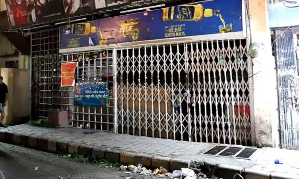 NewsMeter_In's tweet photo. #PublicAdvisory | #Bonalu2026
All #wineshops, #toddyshops, and #bars attached to restaurants in the #Market & #Gopalapuram Police Station limits (#Malkajgiri Zone) will remain closed from 6 AM on Aug 2 to 6 AM on Aug 4 for the #SriUjjainiMahankaliJathara (#Bonalu).
#Hyderabad https://t.co/INWyXjGplu