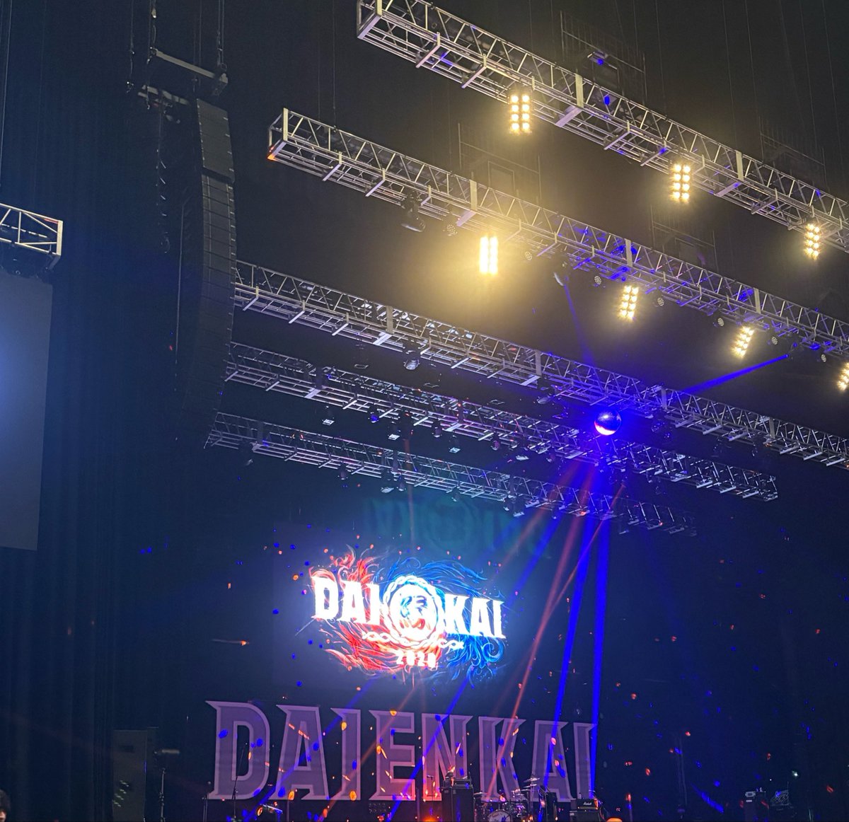 flumikiA's tweet photo. ぼっち参戦だったけど10時間半ずっと楽しすぎた…！！！音楽もお笑いも最高だね✨
#DAIENKAI https://t.co/SfHdQEBt9U