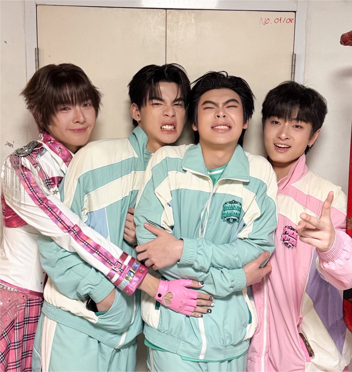 jjkoopcake's tweet photo. foto da minha vida https://t.co/TLshy5fqyI