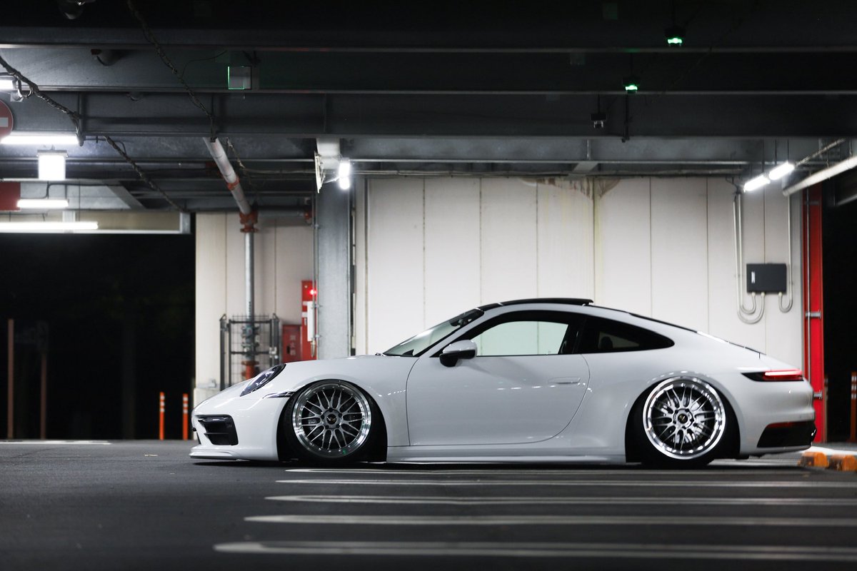 angelina797's tweet photo. Ver.1.0完成！！！

【Body】
・スポーツデザインパッケージフロントバンパーナンバープレートレス(スムージング)
・CarreraGTS専用フロントリップスポイラー(ボディ同色)
・スポーツデザインパッケージサイドステップ(ボディ同色)

【Suspension】
・ploomエアバッグサスペンション
・AIRLIFT ALP4マネジメントシステム

【Wheel&Tires】
・BBS-LM ダイヤモンドブラックディスク(アンダーディスク加工)
・Michelin PILOT SPORTS 4S

【ECU】
・MOONTECH(480ps仕様)

#PORSCHE #PORSCHE911 #Carrera #MyfirstPORSCHE #moontech