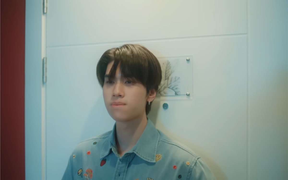Onlyfunallday's tweet photo. Ceritanya lagi rewatch HA, tbh kissing scene storyline yang ini aku suka banget. Flirting each other, joke yang udah berharap banget depan pintu malah gak jadi, zo masuk pintu. Eh ternyata buka pintu lagi narik tangan joke masuk ke dalam, they do it very hot btw 

#joongdunk https://t.co/kdFY5jIJzX