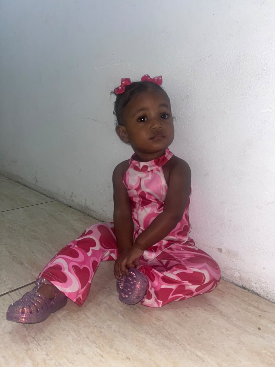 mwtual's tweet photo. Esta é minha filha se chama Flora https://t.co/g7MZLzKW1o