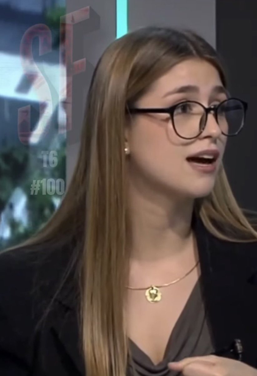 zanwroo's tweet photo. De todo corazón, yo le pago la terapia a esta chiquilla , de verdad lo digo, creo que ella es solo una víctima de la misoginia internalizada de los fachos, amiga te abrazo 🫂 y espero de corazón salgas de esa secta que te tiene castrada. https://t.co/B7wifpJlEH