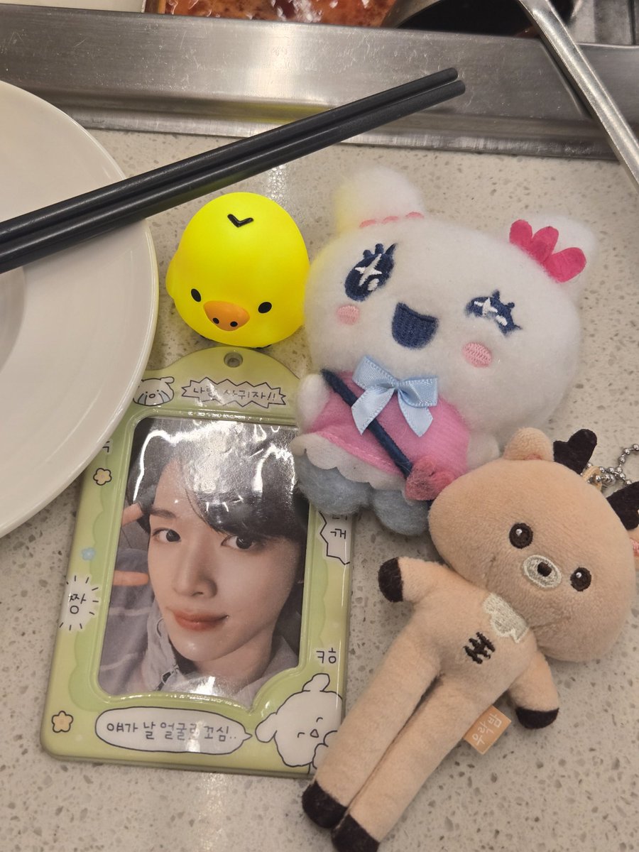 oon__ye1's tweet photo. 숑프 모임 재밌었당 https://t.co/p9sgd0VQTG