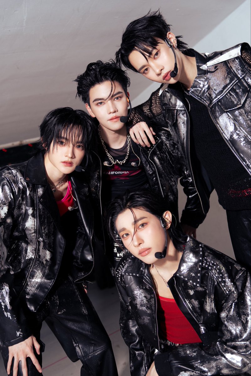 DMDMusicTH's tweet photo. 𝐃𝐌𝐃 𝐒𝐏𝐎𝐑𝐓𝐒 𝐃𝐀𝐘 𝟐𝟎𝟐𝟔 𝑯𝒊𝒈𝒉 𝑺𝒄𝒉𝒐𝒐𝒍 𝑽𝒊𝒃𝒆𝒔 🏆✨

“DMD TRAINEE” พร้อมแล้วสำหรับโชว์ในวันนี้! 🥰

@pete_nvich @Fifa_thanut
@imreeonn @teddyyy_____s
DOMUNDI SPORTS 2026
#DMDSPORTDAY2026
#DMDMUSIC https://t.co/fAXZmqjzWF