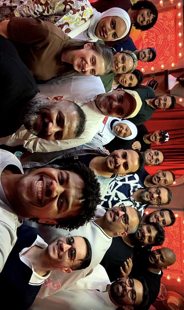 Bhmnco14's tweet photo. الحلم يبدأ صغيراً ثم يصبح حقيقة ، والحقيقة هي معنى كلمة النجاح 
تحية لكل الحالمين والناجحين في الحياة وخصوصاً في هذه الصورة المميزة😍😍🌹🌹
#الكويت
#المسرح_الكويتي
#مسرحيات_كويتية 
#Kuwait https://t.co/TSfzlw09C8