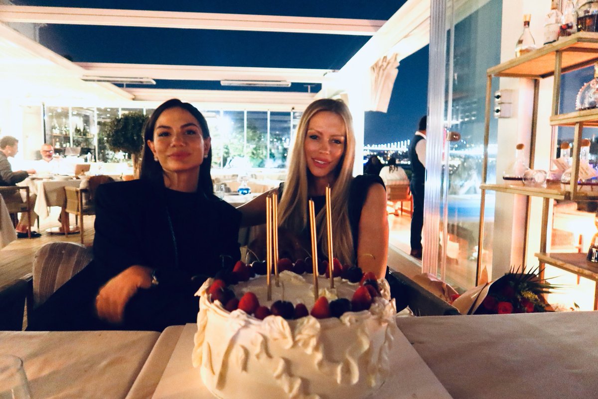 Dem34ozde's tweet photo. #Repost @demetozdemir
Aşırı bebeklik içerir . Diğer yarım doğdu @derya.rimedzo
#demetözdemir https://t.co/PLFgDaBEpJ