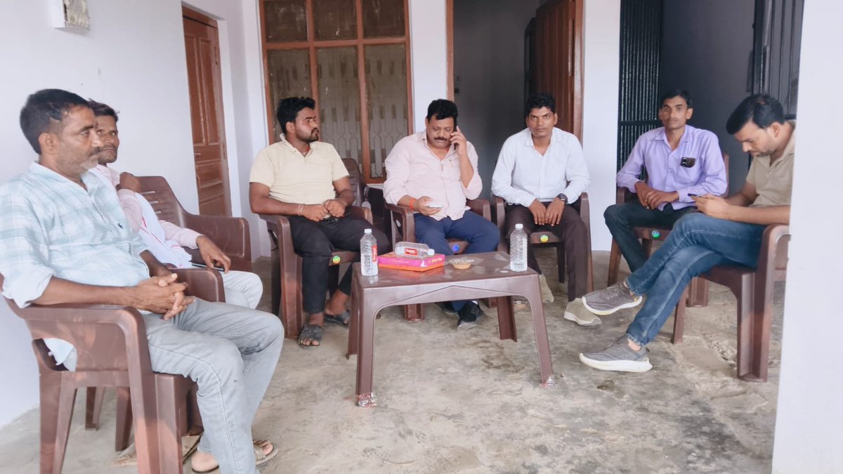 AnilKumarYada_v's tweet photo. कैसरगंज कार्यालय पर अपनों के साथ सुखद मुलाकात एवं संवाद 

आपका अपना 
अनिल कुमार यादव 
जिला उपाध्यक्ष समाजवादी पार्टी बहराइच 
#288_‌विधानसभा_क्षेत्र_कैसरगंज https://t.co/ZX3xN0Uuih