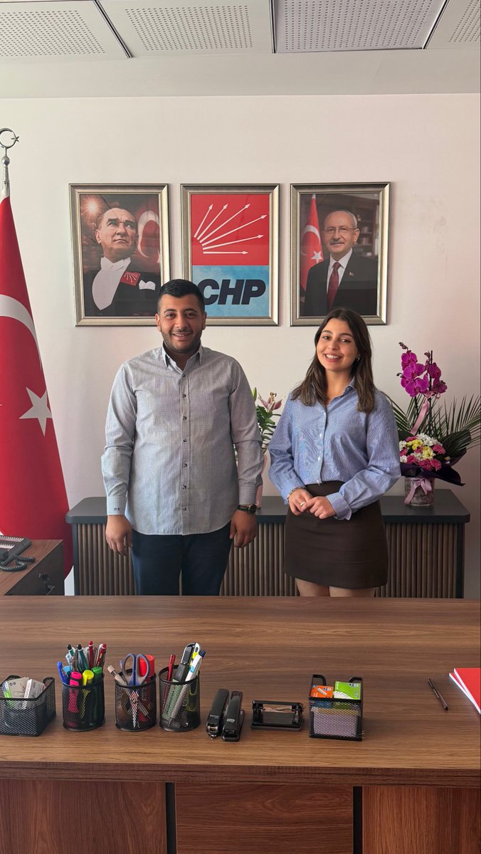 kesebirdyar's tweet photo. Bugün Cumhuriyet Halk Partisi gençliği umudun, cesaretin ve mücadelenin adıdır.

Gençlik Kolları Genel Başkanımız Berfin Karan ile birlikte; Gazi Mustafa Kemal Atatürk’ün emanetine, Cumhuriyetimizin temel değerlerine ve partimizin köklü mücadele geleneğine sahip çıkarak daha güçlü, daha örgütlü ve daha kararlı bir gençlik için omuz omuza çalışacağız.

Çünkü biz, şartlar ne olursa olsun dimdik ayakta duran Cumhuriyet Halk Partisi gençliğiyiz.

Cumhuriyet Halk Partisi Gençlik Kolları; yalnızca Türkiye’nin en büyük gençlik örgütü değil, aynı zamanda umudun ve dayanışmanın en güçlü adresidir.

Bu yürüyüş makam için değil, memleket içindir.

Bu mücadele kişiler için değil, Cumhuriyet’in yarınları içindir.

Biz vardık.
Biz varız.
Biz var olmaya devam edeceğiz.

Yaşasın Cumhuriyet.
Yaşasın Cumhuriyet Halk Partisi Gençliği.